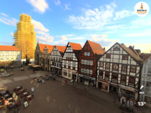 🕒 Update Rinteln (16:00 Uhr): 13,1°C. Der Sonnenuntergang folgt um 18:36 Uhr. Es bleibt bei einer lockeren Bewölkung und nur minimalem Regenrisiko trocken zum Feierabend.