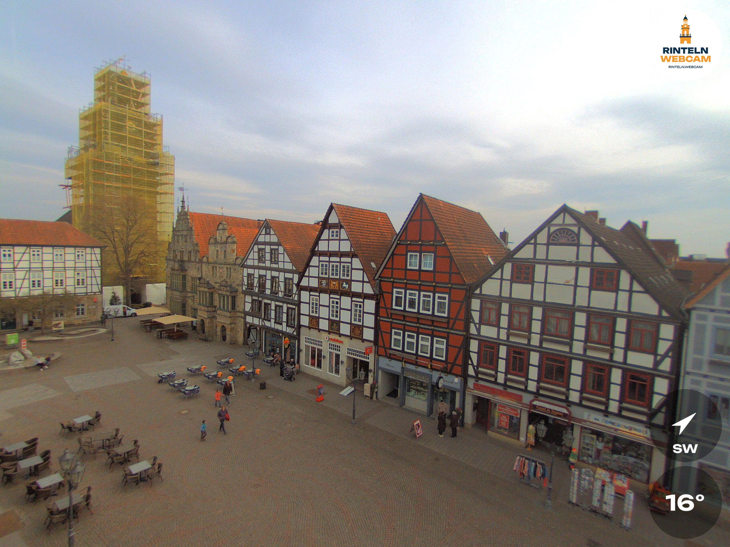 🕒 Update Rinteln (Sicht: Blick auf den Rintelner Marktplatz in Richtung St. Nikolai-Kirche) um 16:00 Uhr: 16°C.