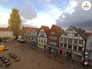 🕒 Update Rinteln (Sicht: Blick auf den Rintelner Marktplatz in Richtung St. Nikolai-Kirche) um 16:00 Uhr: 6,3°C.
