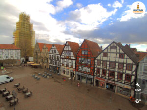 🕒 Update Rinteln (Sicht: Blick auf den Rintelner Marktplatz in Richtung St. Nikolai-Kirche) um 16:00 Uhr: 5,9°C.