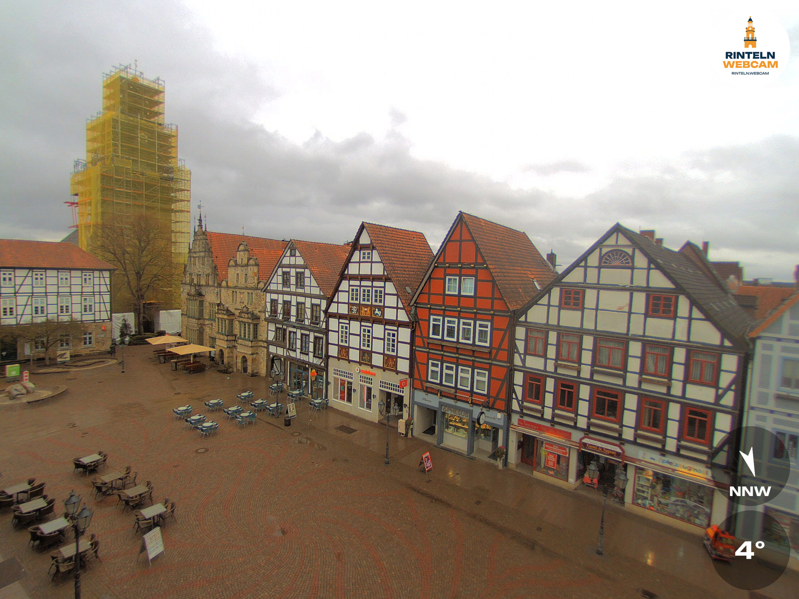 🕒 Update Rinteln (Sicht: Blick auf den Rintelner Marktplatz in Richtung St. Nikolai-Kirche) um 16:00 Uhr: 4°C.