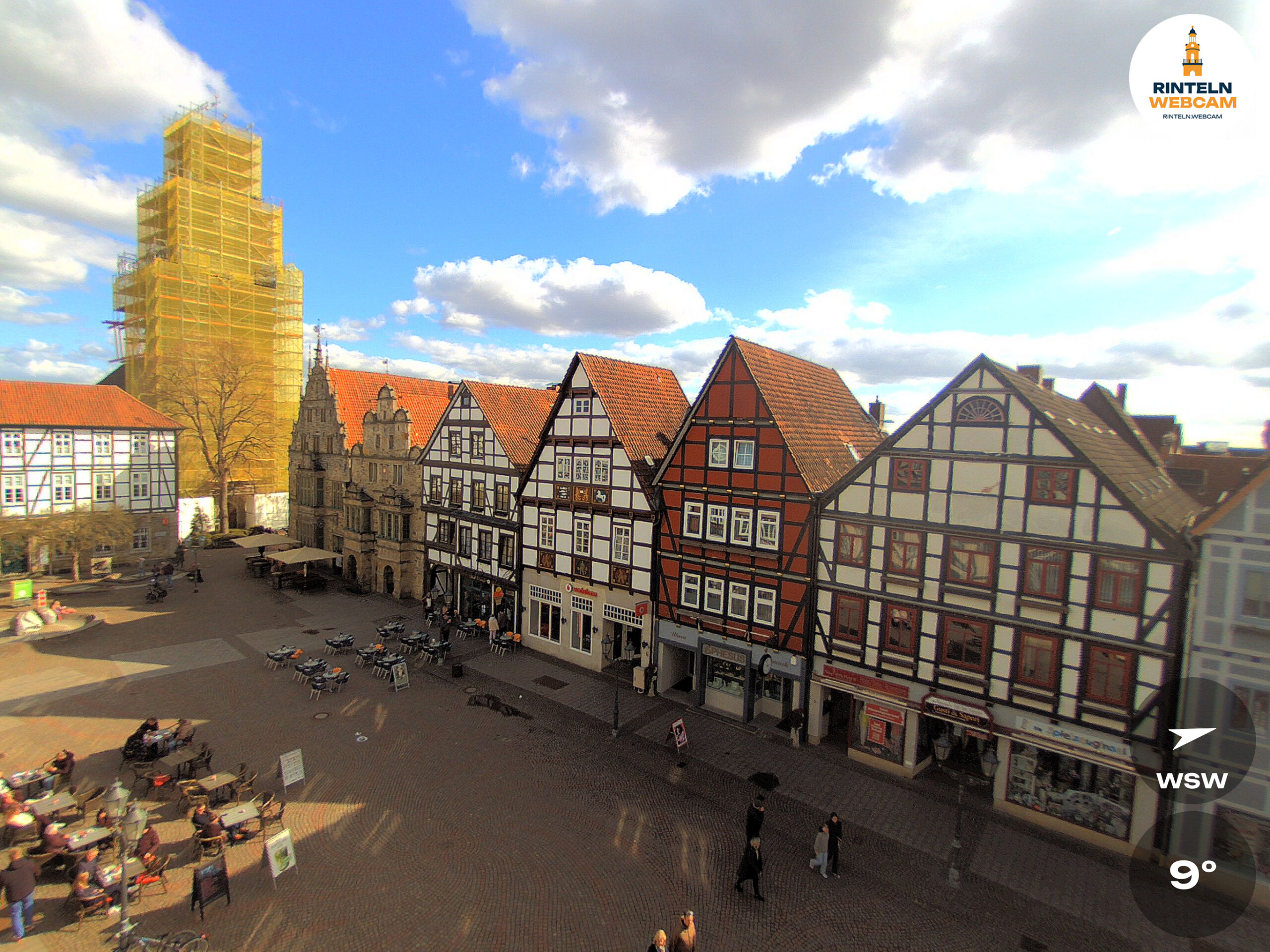 🕒 Update Rinteln (Sicht: Blick auf den Rintelner Marktplatz in Richtung St. Nikolai-Kirche) um 16:00 Uhr: 9,2°C.