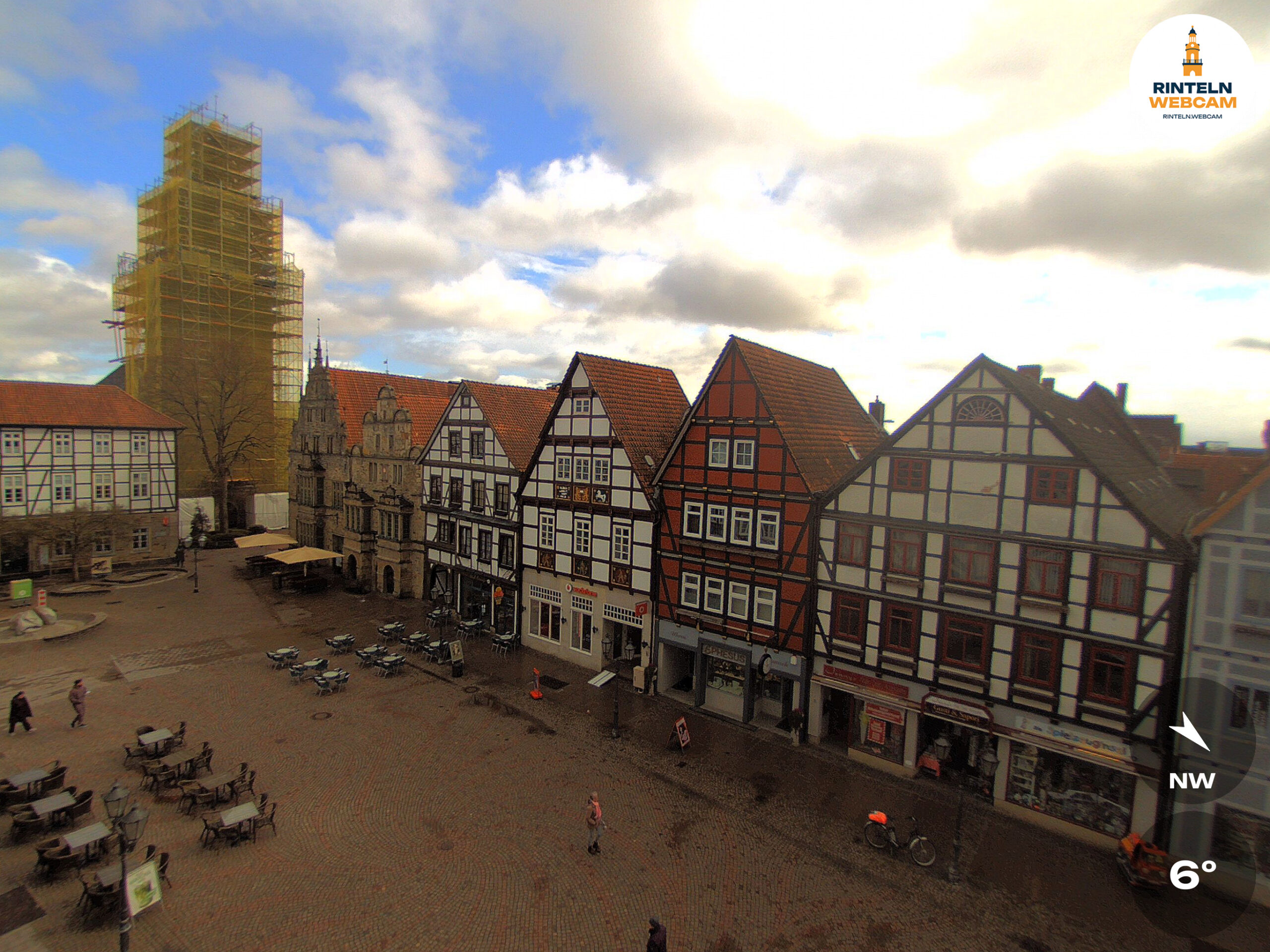 🕒 Update Rinteln (Sicht: Blick auf den Rintelner Marktplatz in Richtung St. Nikolai-Kirche) um 16:00 Uhr: 6°C.