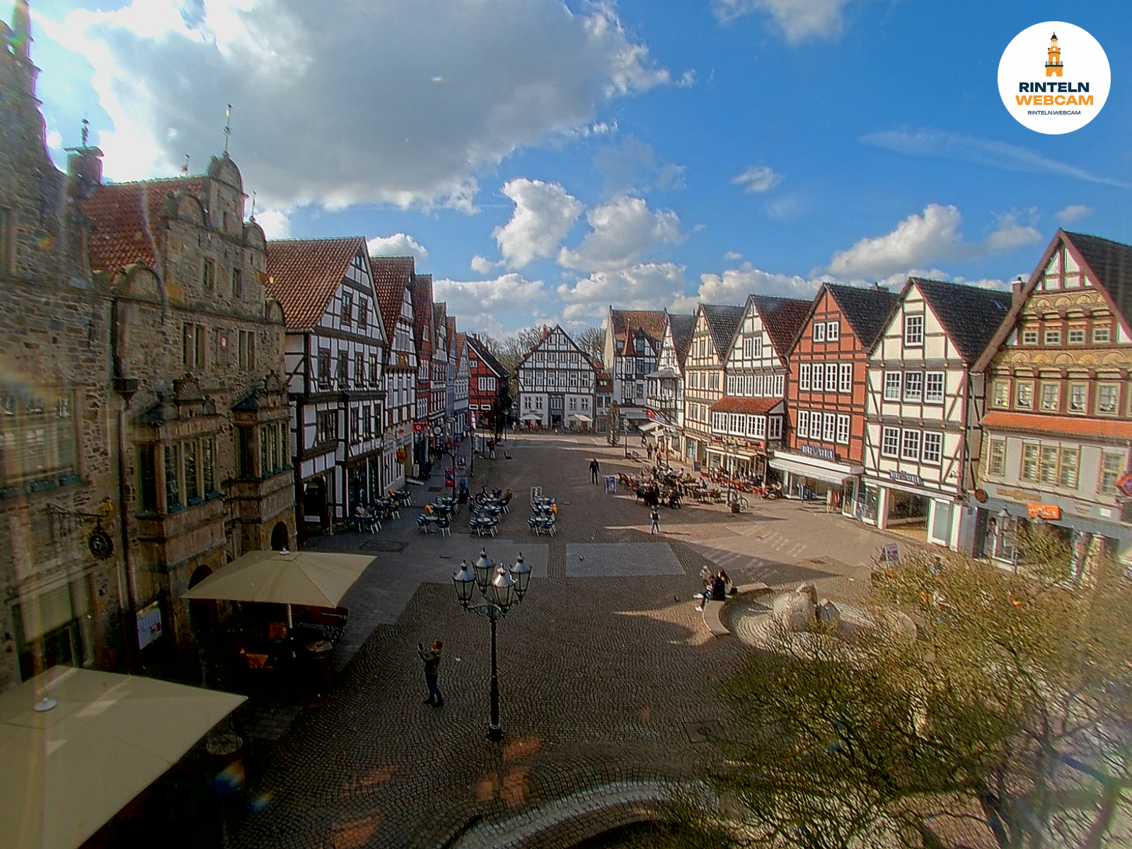 🕒 Update Rinteln (14:26 Uhr): 12,2°C. Der Sonnenuntergang folgt um 18:36 Uhr. Es bleibt teilweise bewölkt und trocken bei milden Werten für den Feierabend in der Weserstadt.