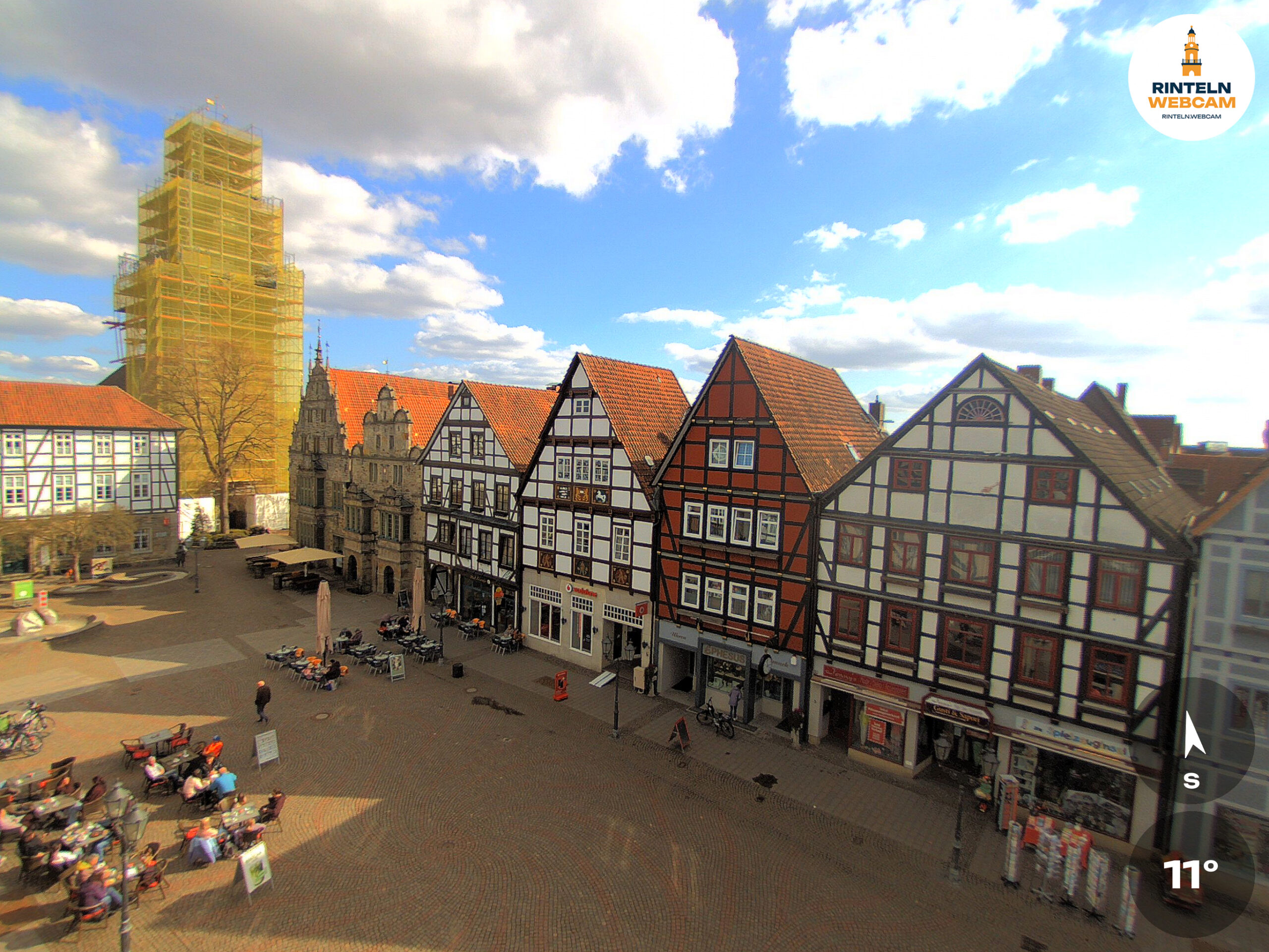 🕒 Update Rinteln (Sicht: Blick auf den Rintelner Marktplatz in Richtung St. Nikolai-Kirche) um 16:00 Uhr: 11°C.