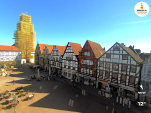 🕒 Update Rinteln (Sicht: Blick auf den Rintelner Marktplatz in Richtung St. Nikolai-Kirche) um 16:00 Uhr: 12,3°C.