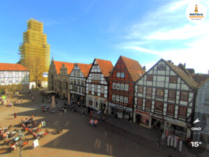 🕒 Update Rinteln (Sicht: Blick auf den Rintelner Marktplatz in Richtung St. Nikolai-Kirche) um 16:00 Uhr: 15,1°C.