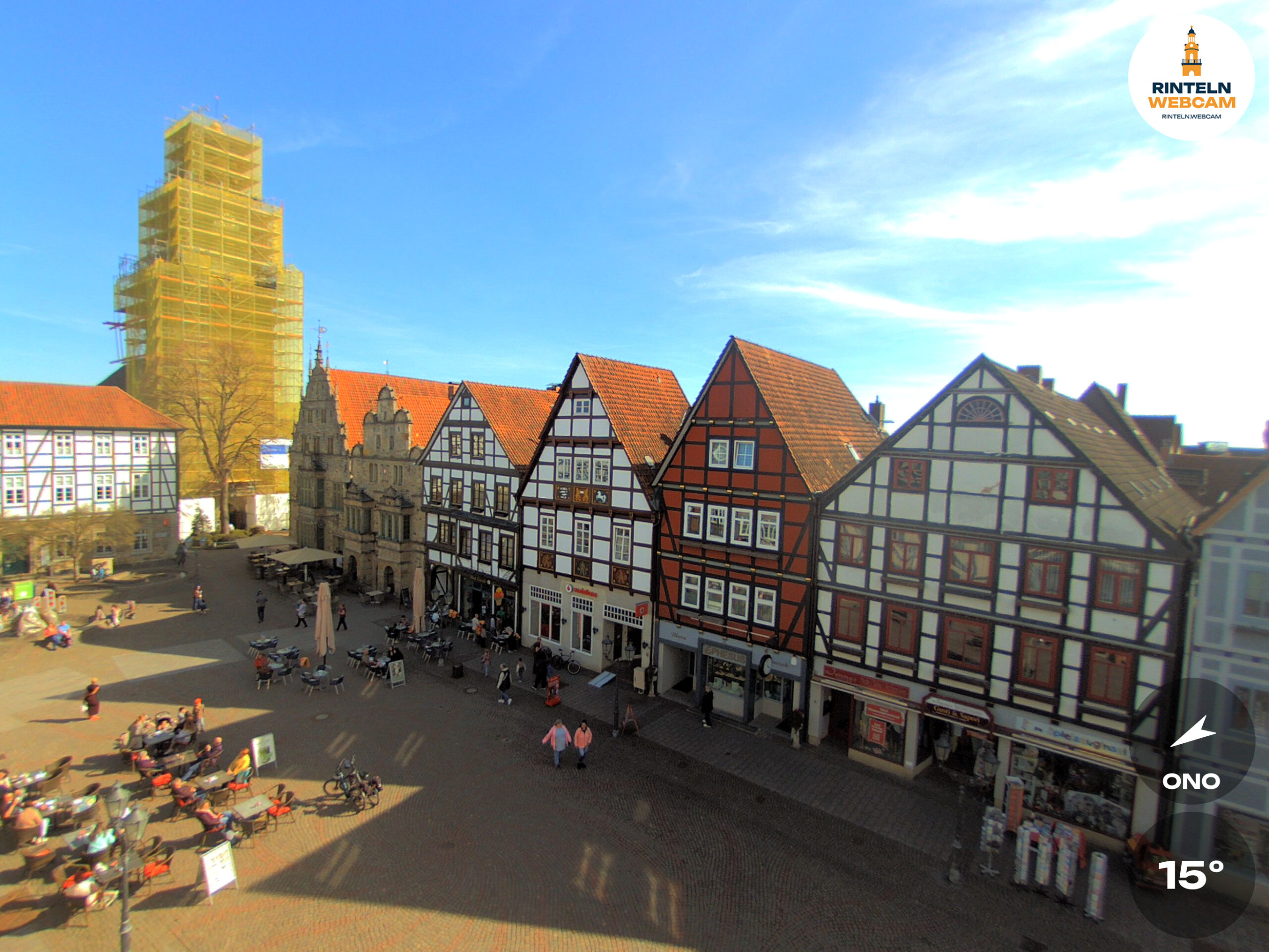 🕒 Update Rinteln (Sicht: Blick auf den Rintelner Marktplatz in Richtung St. Nikolai-Kirche) um 16:00 Uhr: 15,1°C.