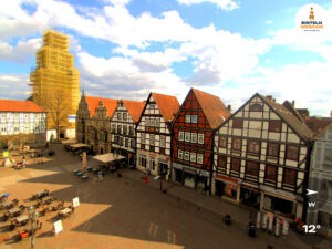 🕒 Update Rinteln (Sicht: Blick auf den Rintelner Marktplatz in Richtung St. Nikolai-Kirche) um 16:00 Uhr: 11,9°C.