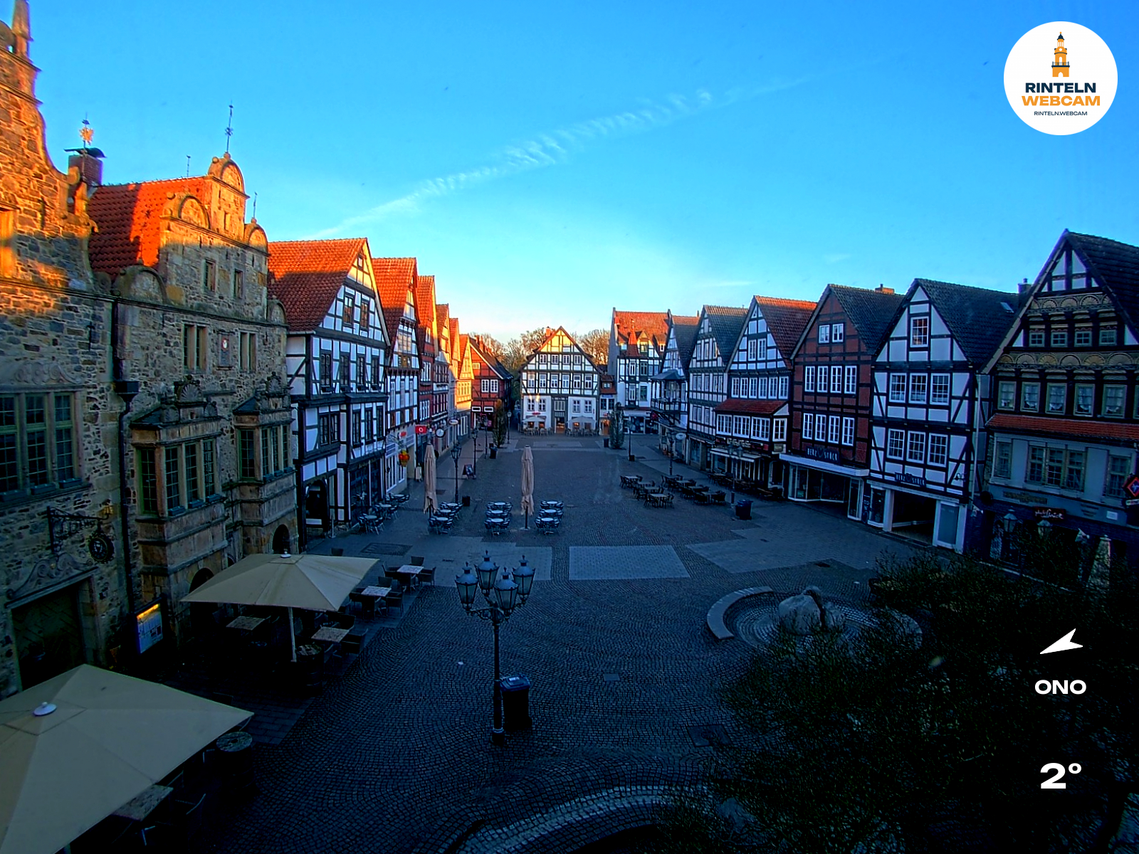 ☀️ Wetter Rinteln (Sicht: Blick auf den Rintelner Marktplatz aus Richtung Bürgerhaus): Heute bis 15,9°C. Sonnenuntergang heute erst um 20:14 Uhr.