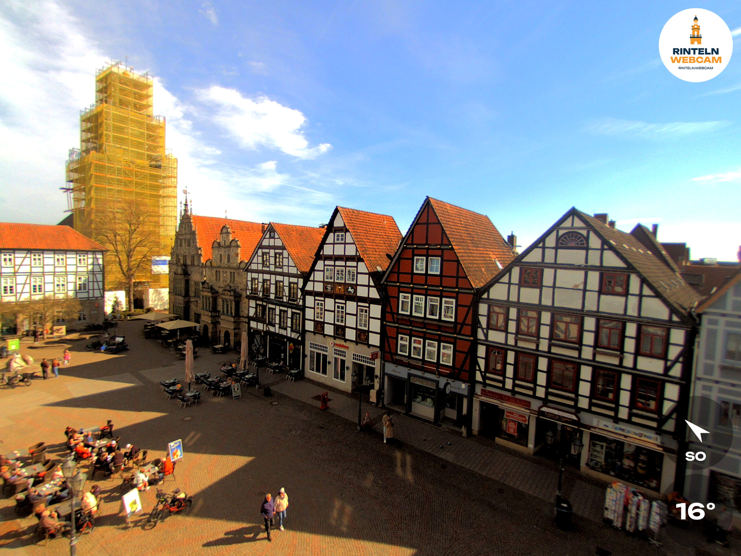 🕒 Update Rinteln (Sicht: Blick auf den Rintelner Marktplatz in Richtung St. Nikolai-Kirche) um 16:00 Uhr: 15,9°C.