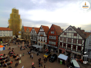 🕒 Update Rinteln (Sicht: Blick auf den Rintelner Marktplatz in Richtung St. Nikolai-Kirche) um 16:00 Uhr: 12,1°C.
