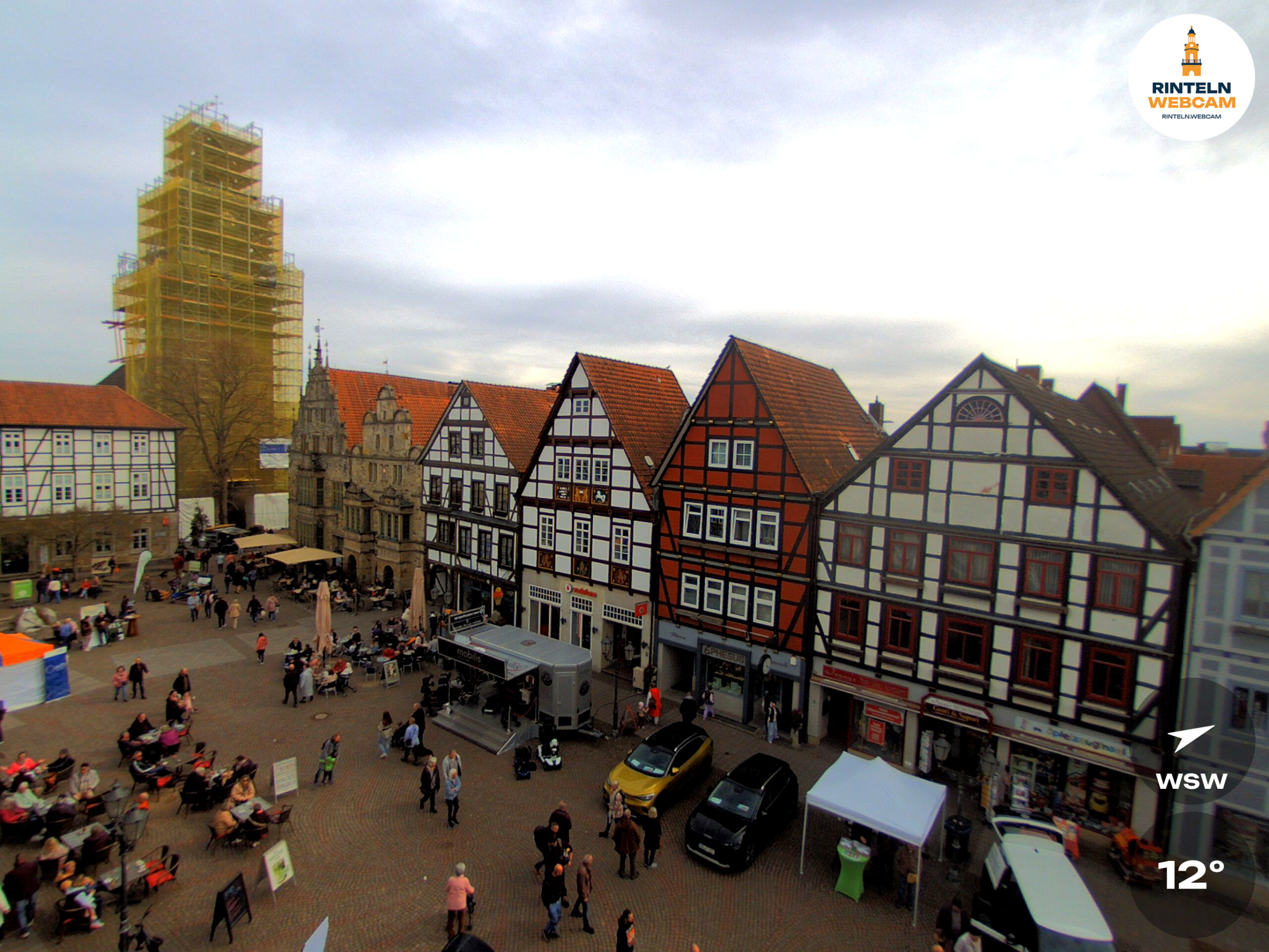 🕒 Update Rinteln (Sicht: Blick auf den Rintelner Marktplatz in Richtung St. Nikolai-Kirche) um 16:00 Uhr: 12,1°C.