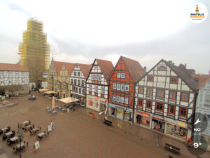 🕒 Update Rinteln (Sicht: Blick auf den Rintelner Marktplatz in Richtung St. Nikolai-Kirche) um 16:00 Uhr: 9°C.