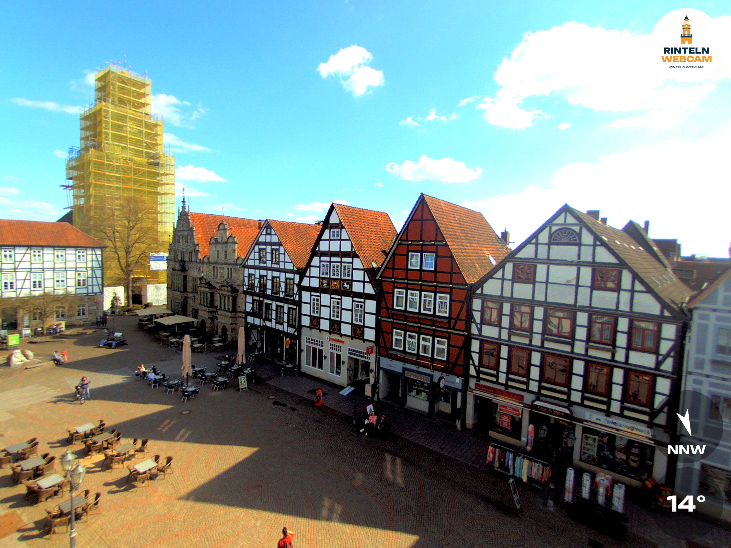 🕒 Update Rinteln (Sicht: Blick auf den Rintelner Marktplatz in Richtung St. Nikolai-Kirche) um 16:00 Uhr: 14,1°C.