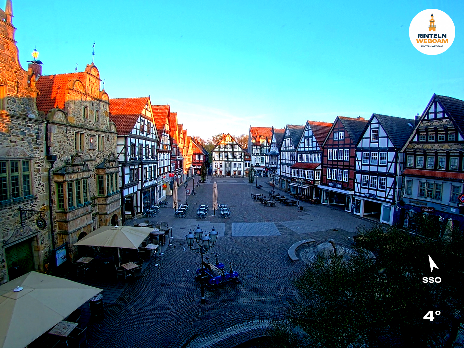 ☀️ Wetter Rinteln (Sicht: Blick auf den Rintelner Marktplatz aus Richtung Bürgerhaus): Heute bis 16,5°C. Sonnenuntergang heute erst um 20:21 Uhr.
