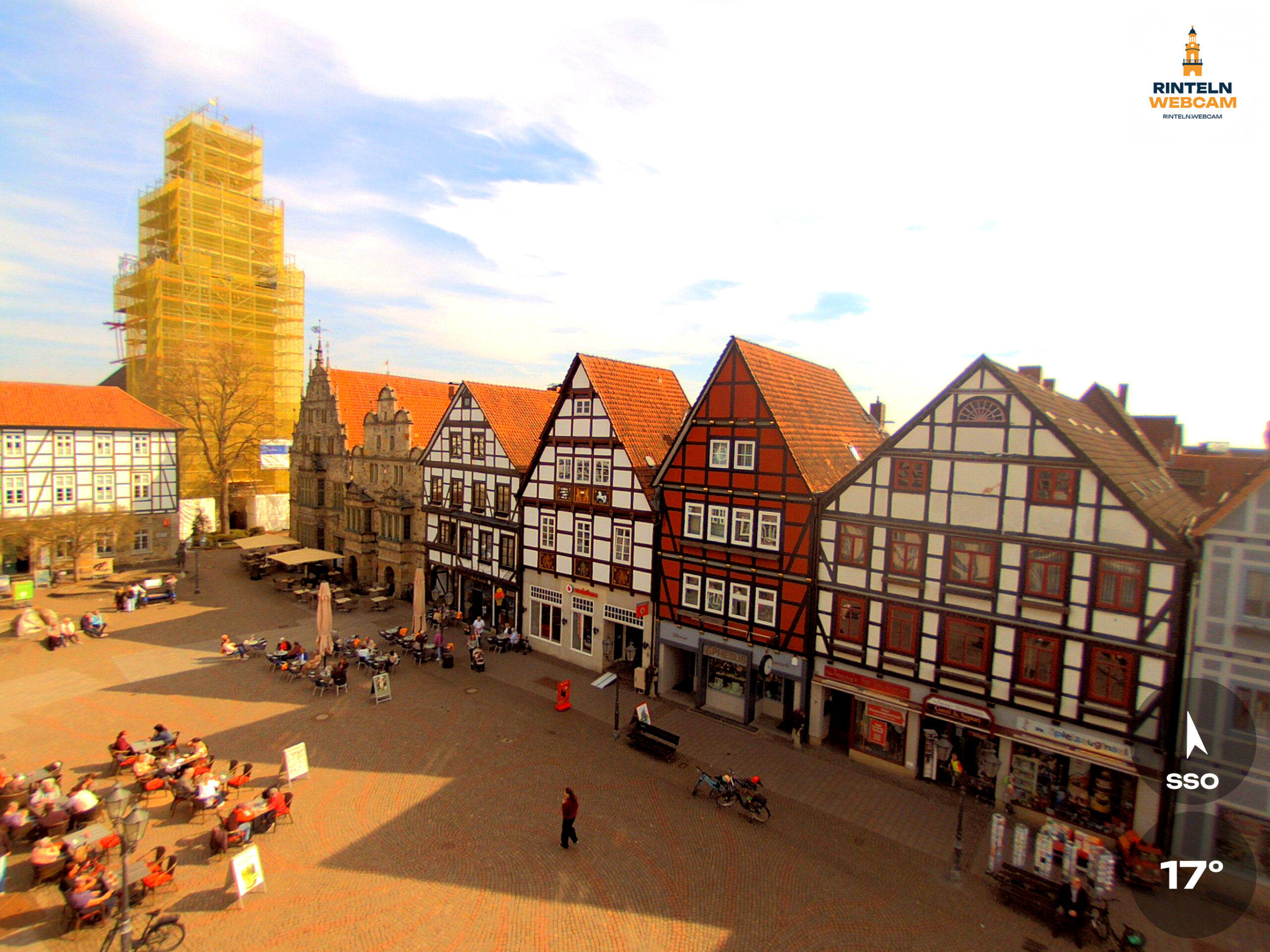 🕒 Update Rinteln (Sicht: Blick auf den Rintelner Marktplatz in Richtung St. Nikolai-Kirche) um 16:00 Uhr: 17°C.