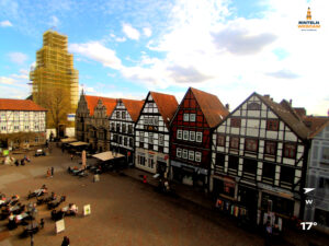 🕒 Update Rinteln (Sicht: Blick auf den Rintelner Marktplatz in Richtung St. Nikolai-Kirche) um 16:00 Uhr: 17°C.