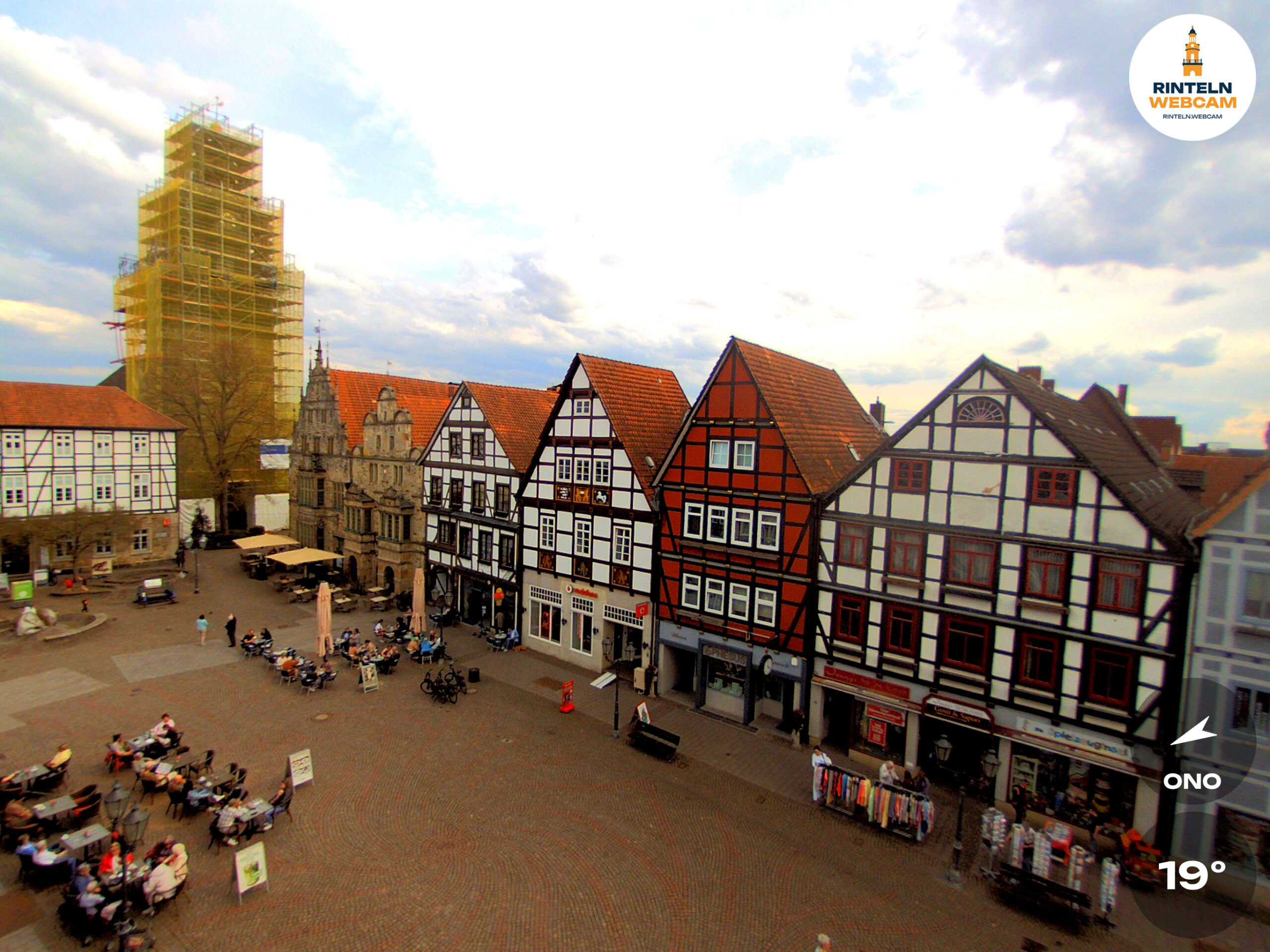 🕒 Update Rinteln (Sicht: Blick auf den Rintelner Marktplatz in Richtung St. Nikolai-Kirche) um 16:00 Uhr: 19,2°C.