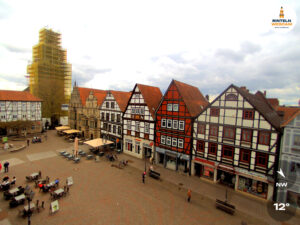 🕒 Update Rinteln (Sicht: Blick auf den Rintelner Marktplatz in Richtung St. Nikolai-Kirche) um 16:00 Uhr: 12°C.