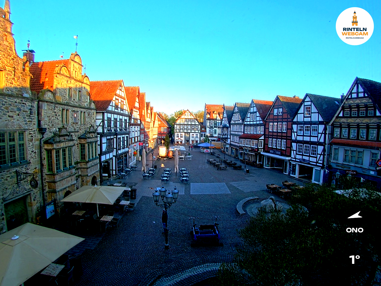 ☀️ Wetter Rinteln (Sicht: Blick auf den Rintelner Marktplatz aus Richtung Bürgerhaus): Heute bis 12°C. Sonnenuntergang heute erst um 20:32 Uhr.