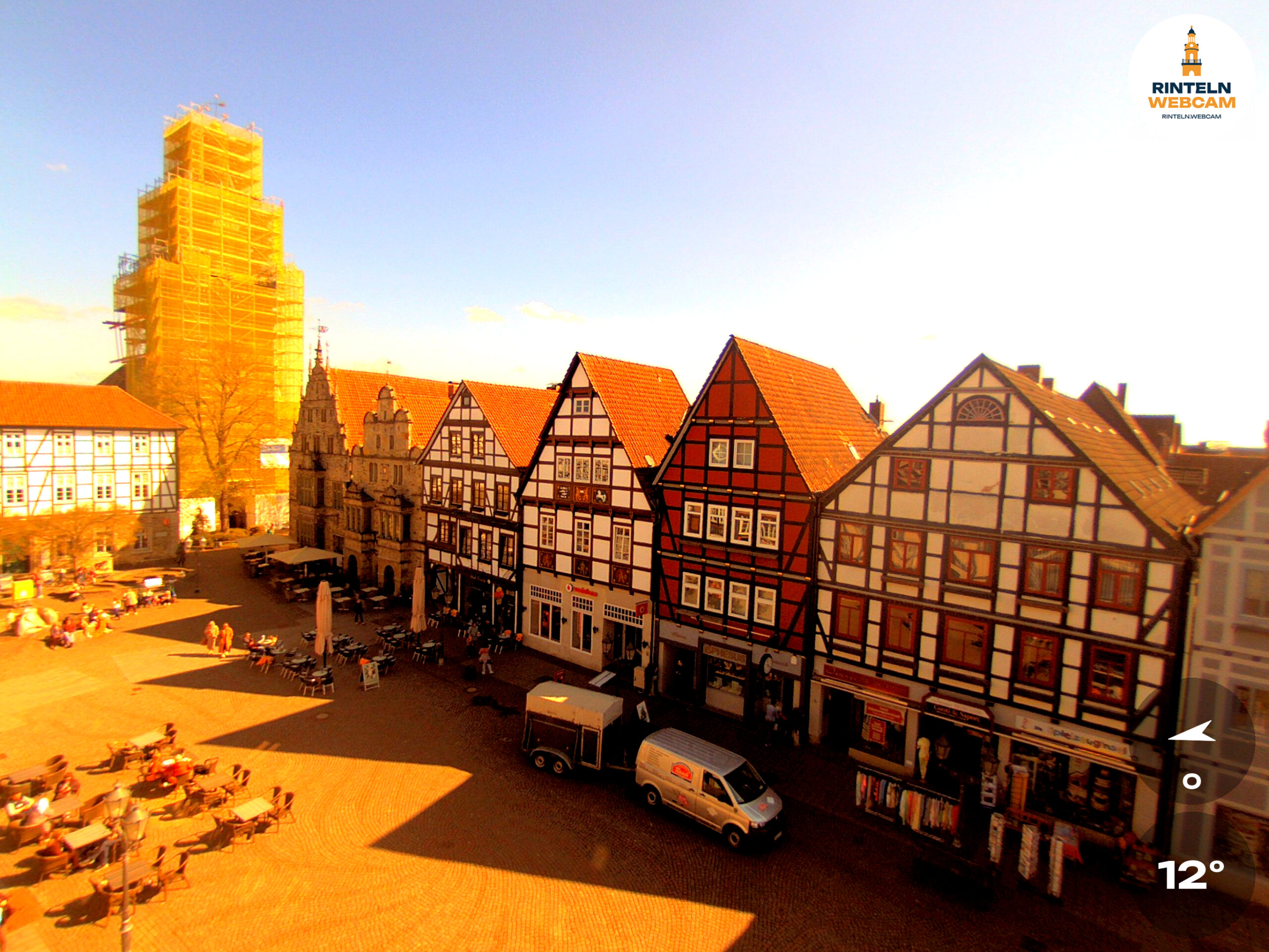 🕒 Update Rinteln (Sicht: Blick auf den Rintelner Marktplatz in Richtung St. Nikolai-Kirche) um 16:00 Uhr: 12°C.