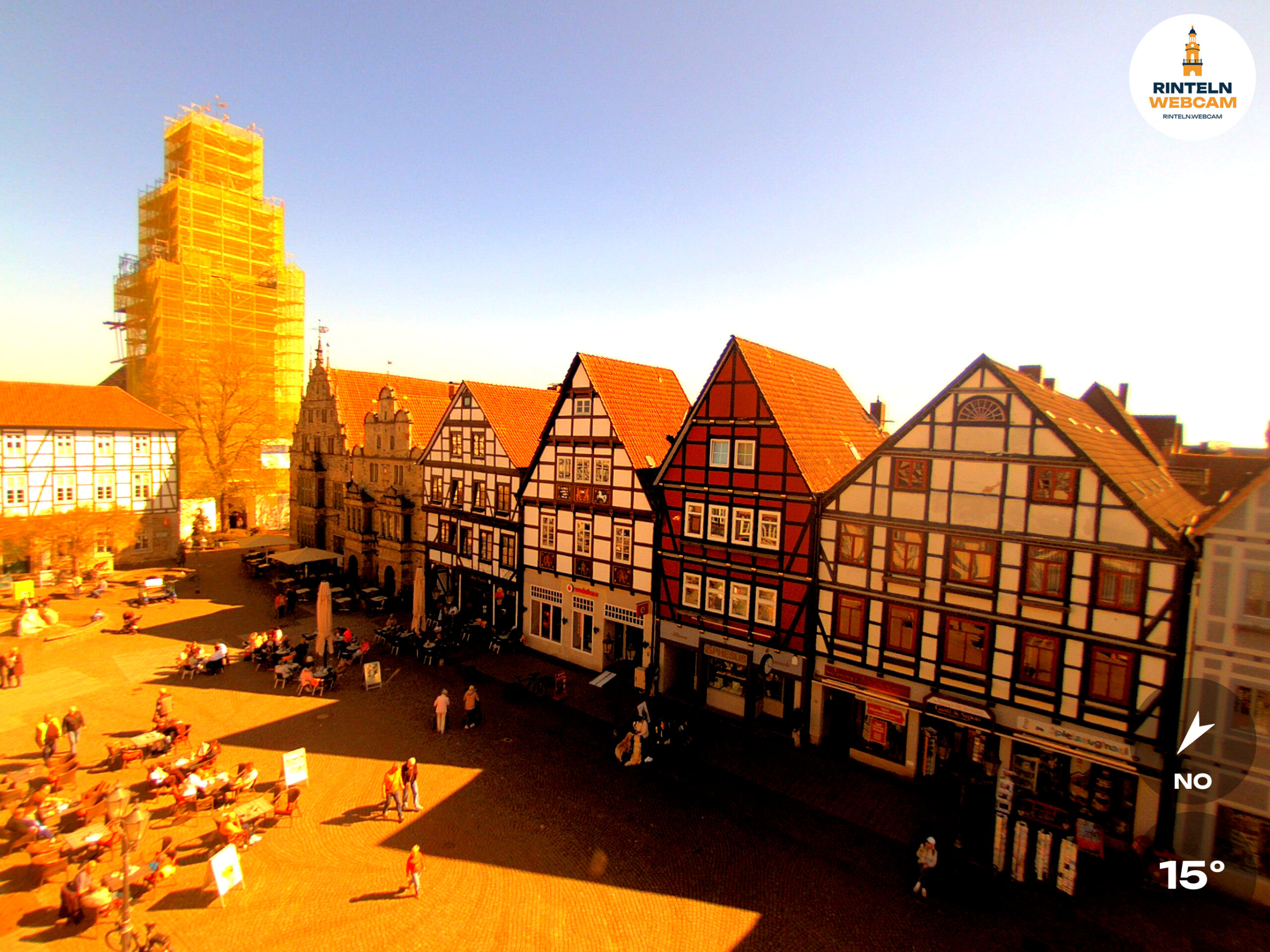🕒 Update Rinteln (Sicht: Blick auf den Rintelner Marktplatz in Richtung St. Nikolai-Kirche) um 16:00 Uhr: 15°C.
