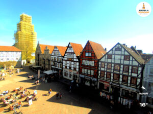 🕒 Update Rinteln (Sicht: Blick auf den Rintelner Marktplatz in Richtung St. Nikolai-Kirche) um 16:00 Uhr: 15,9°C.