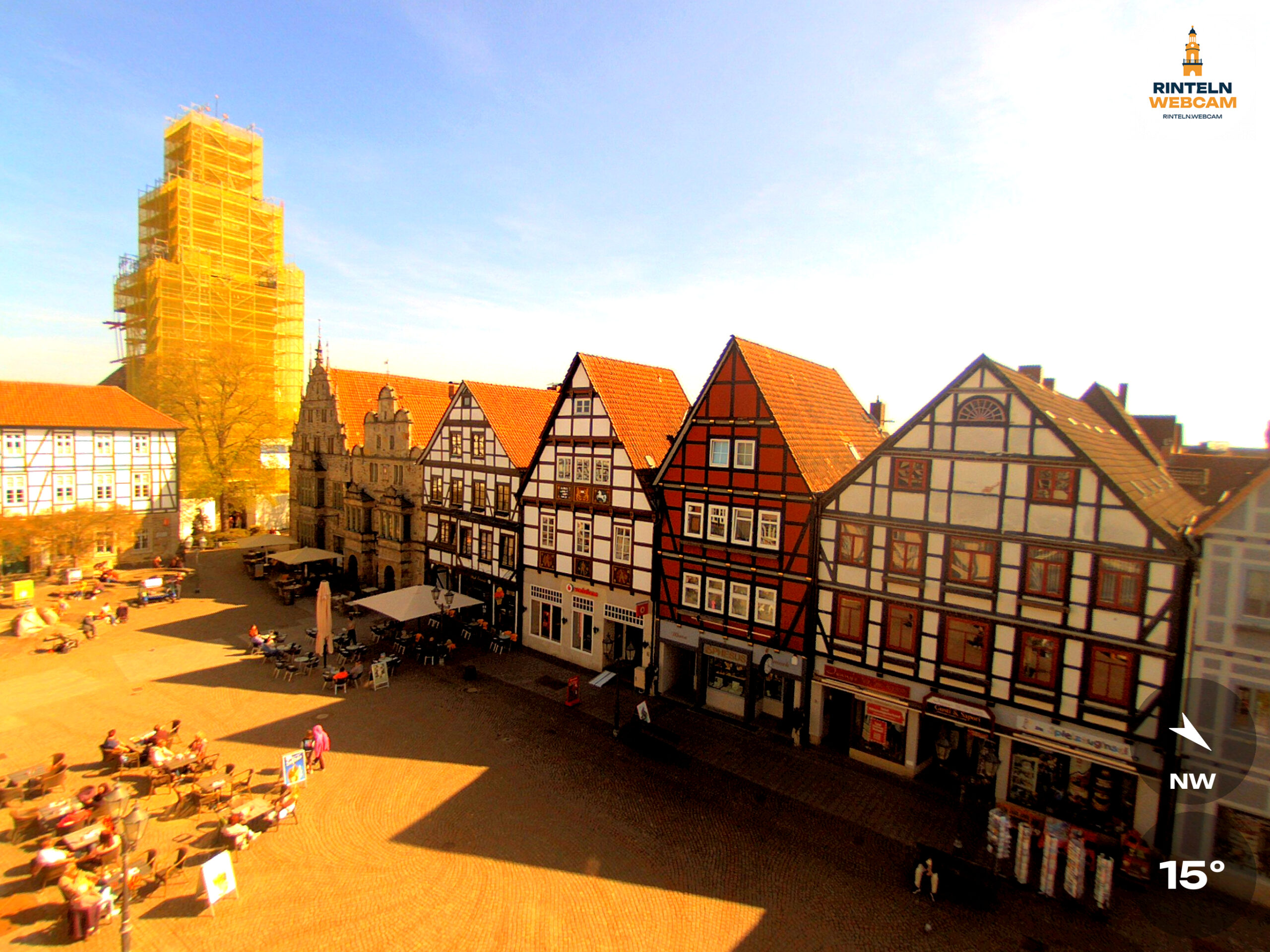 🕒 Update Rinteln (Sicht: Blick auf den Rintelner Marktplatz in Richtung St. Nikolai-Kirche) um 16:00 Uhr: 14,9°C.