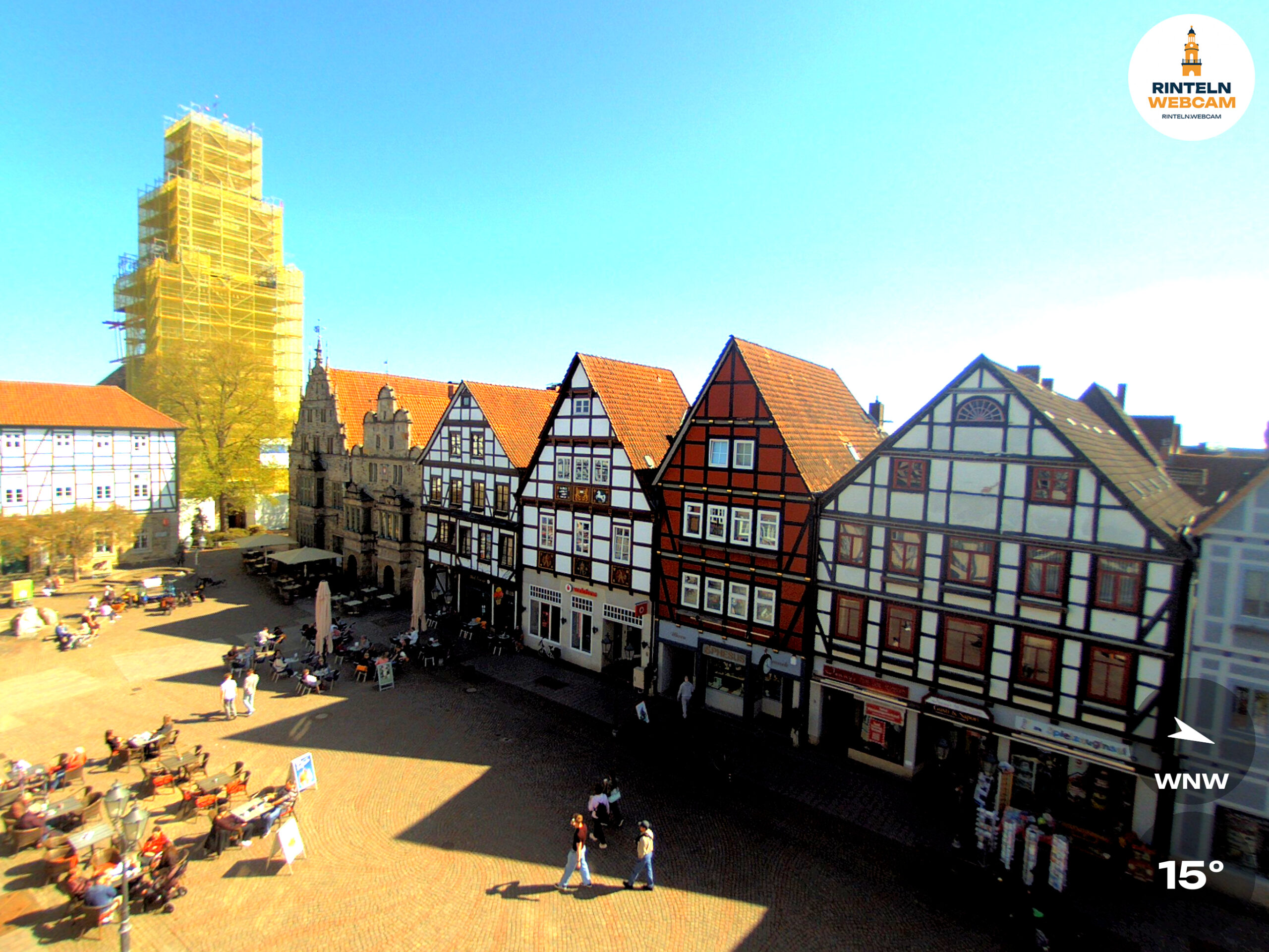 🕒 Update Rinteln (Sicht: Blick auf den Rintelner Marktplatz in Richtung St. Nikolai-Kirche) um 16:00 Uhr: 15,2°C.