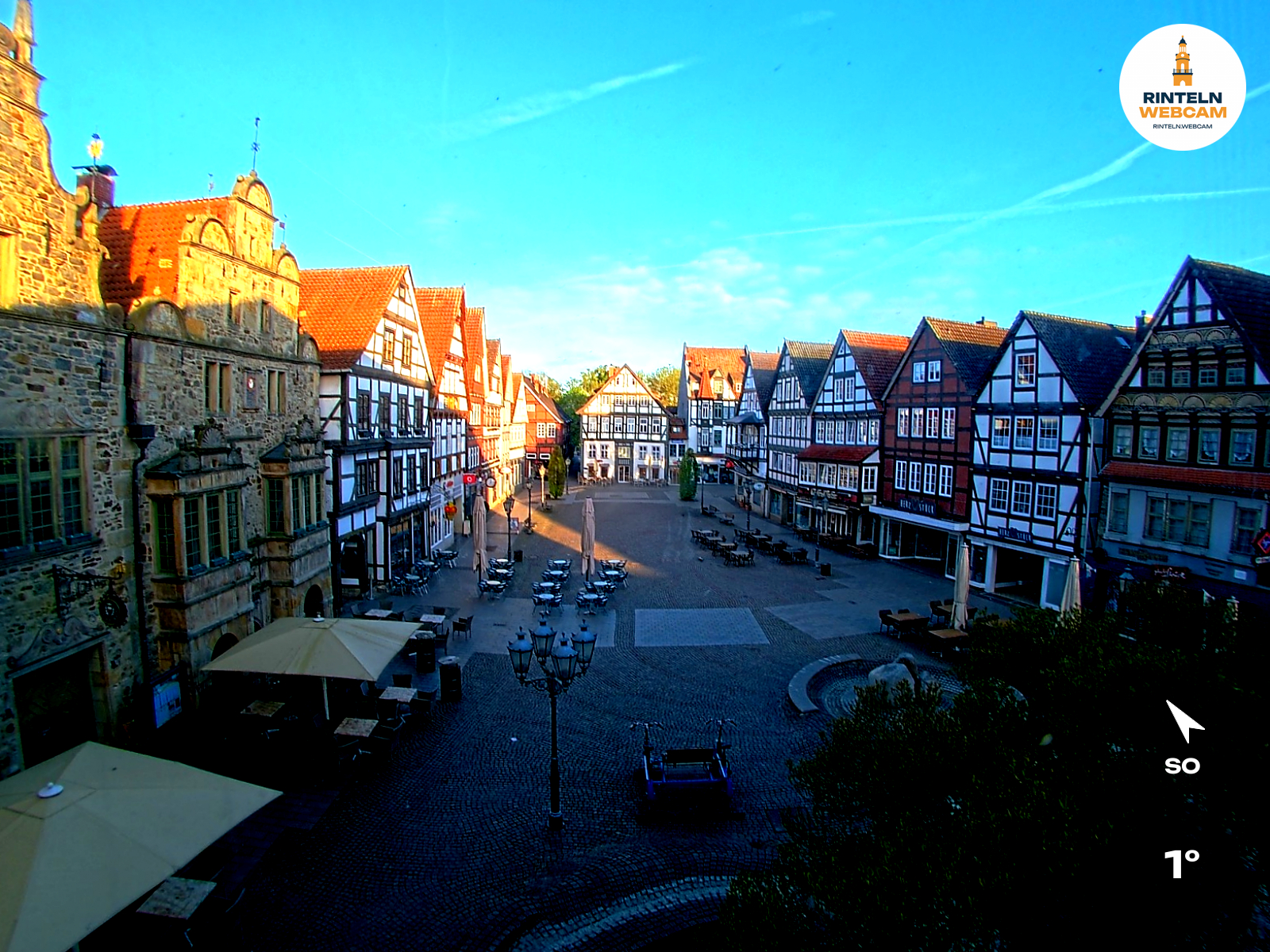 ☀️ Wetter Rinteln (Sicht: Blick auf den Rintelner Marktplatz aus Richtung Bürgerhaus): Heute bis 13,6°C. Sonnenuntergang heute erst um 20:40 Uhr.