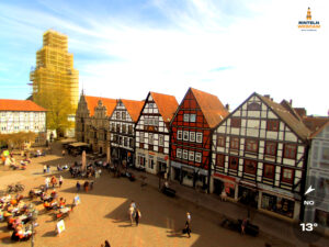 🕒 Update Rinteln (Sicht: Blick auf den Rintelner Marktplatz in Richtung St. Nikolai-Kirche) um 16:00 Uhr: 13,2°C.