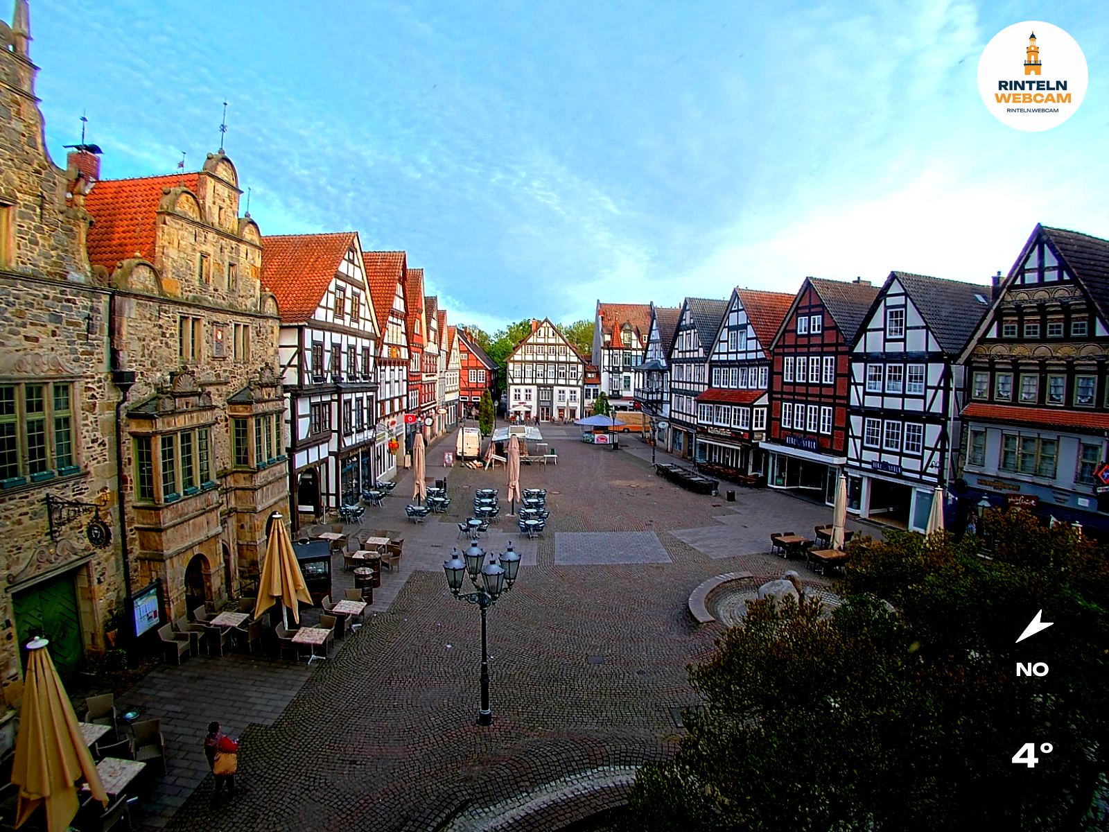 ☀️ Wetter Rinteln (Sicht: Blick auf den Rintelner Marktplatz aus Richtung Bürgerhaus): Heute bis 15,4°C. Sonnenuntergang heute erst um 20:44 Uhr.