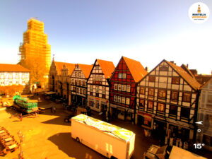 🕒 Update Rinteln (Sicht: Blick auf den Rintelner Marktplatz in Richtung St. Nikolai-Kirche) um 16:00 Uhr: 15,1°C.