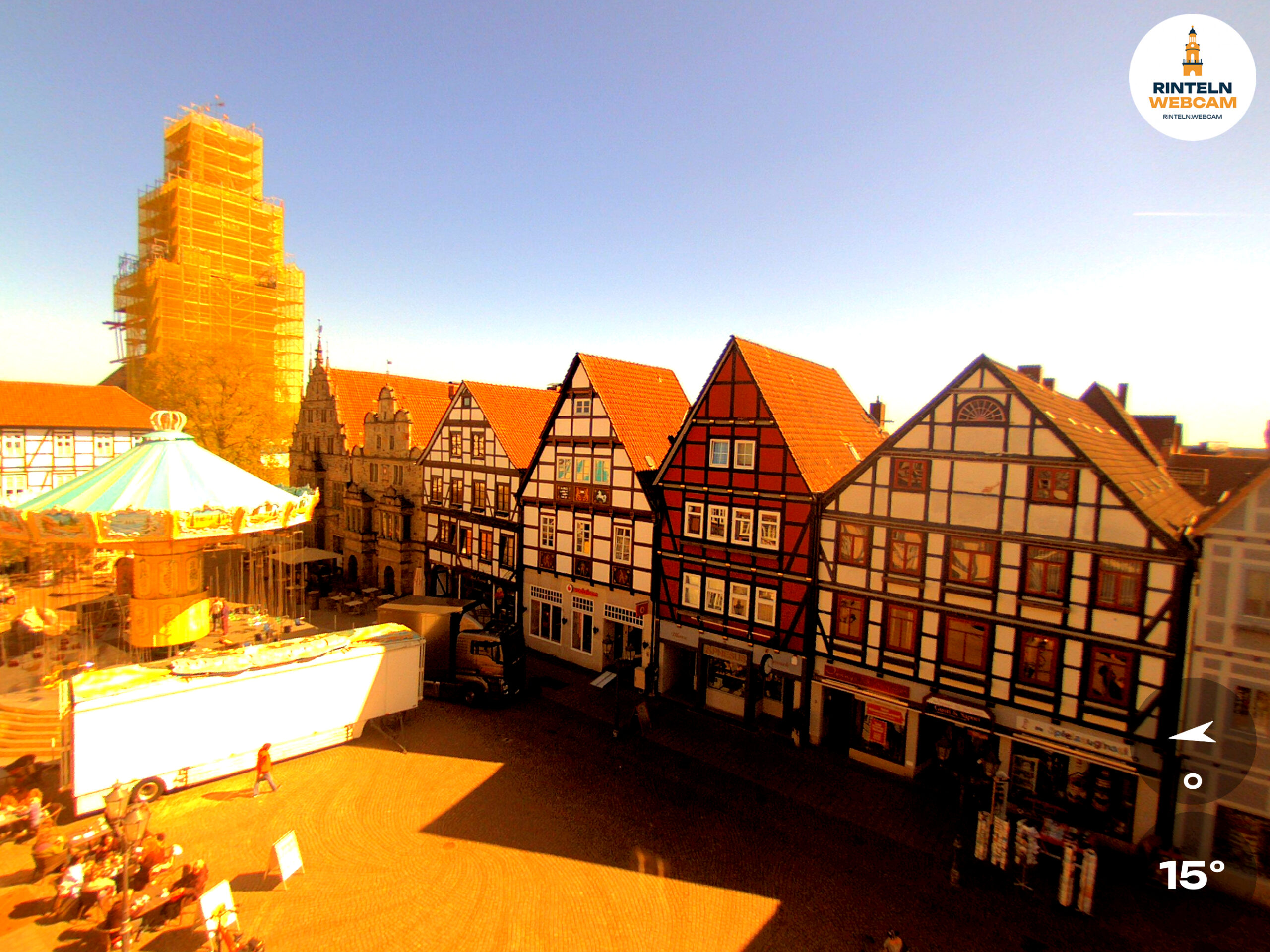 🕒 Update Rinteln (Sicht: Blick auf den Rintelner Marktplatz in Richtung St. Nikolai-Kirche) um 16:00 Uhr: 15°C.