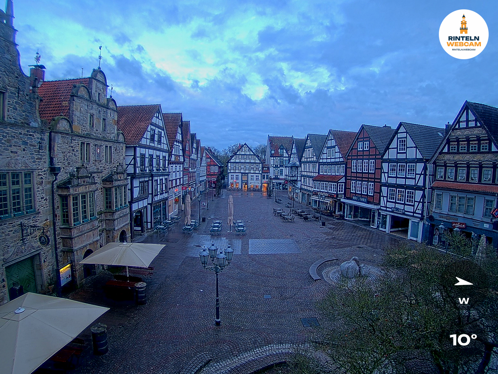 ☀️ Wetter Rinteln (Sicht: Blick auf den Rintelner Marktplatz aus Richtung Bürgerhaus): Heute bis 13,3°C. Sonnenuntergang heute erst um 20:02 Uhr.