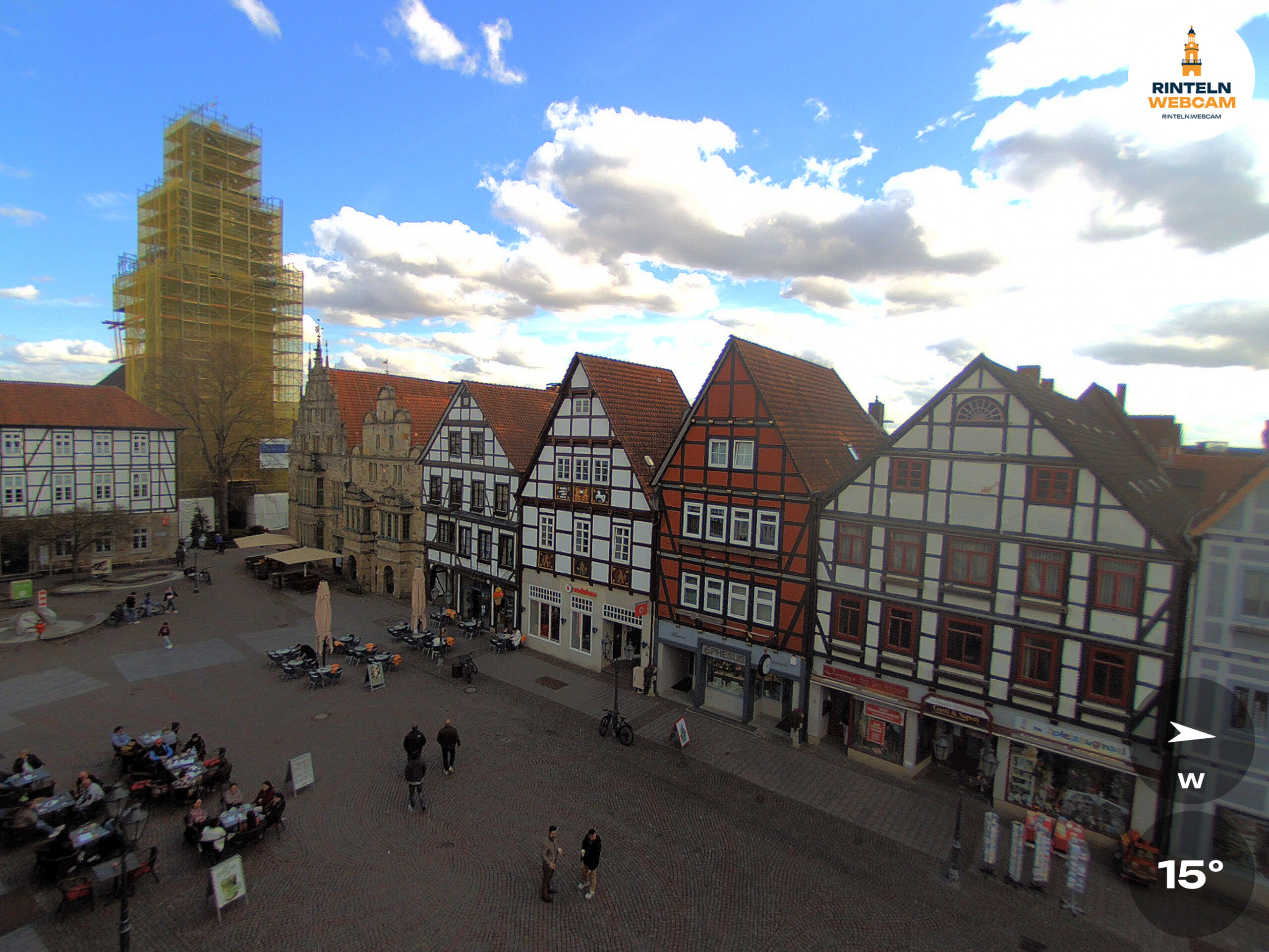🕒 Update Rinteln (Sicht: Blick auf den Rintelner Marktplatz in Richtung St. Nikolai-Kirche) um 16:00 Uhr: 14,8°C.