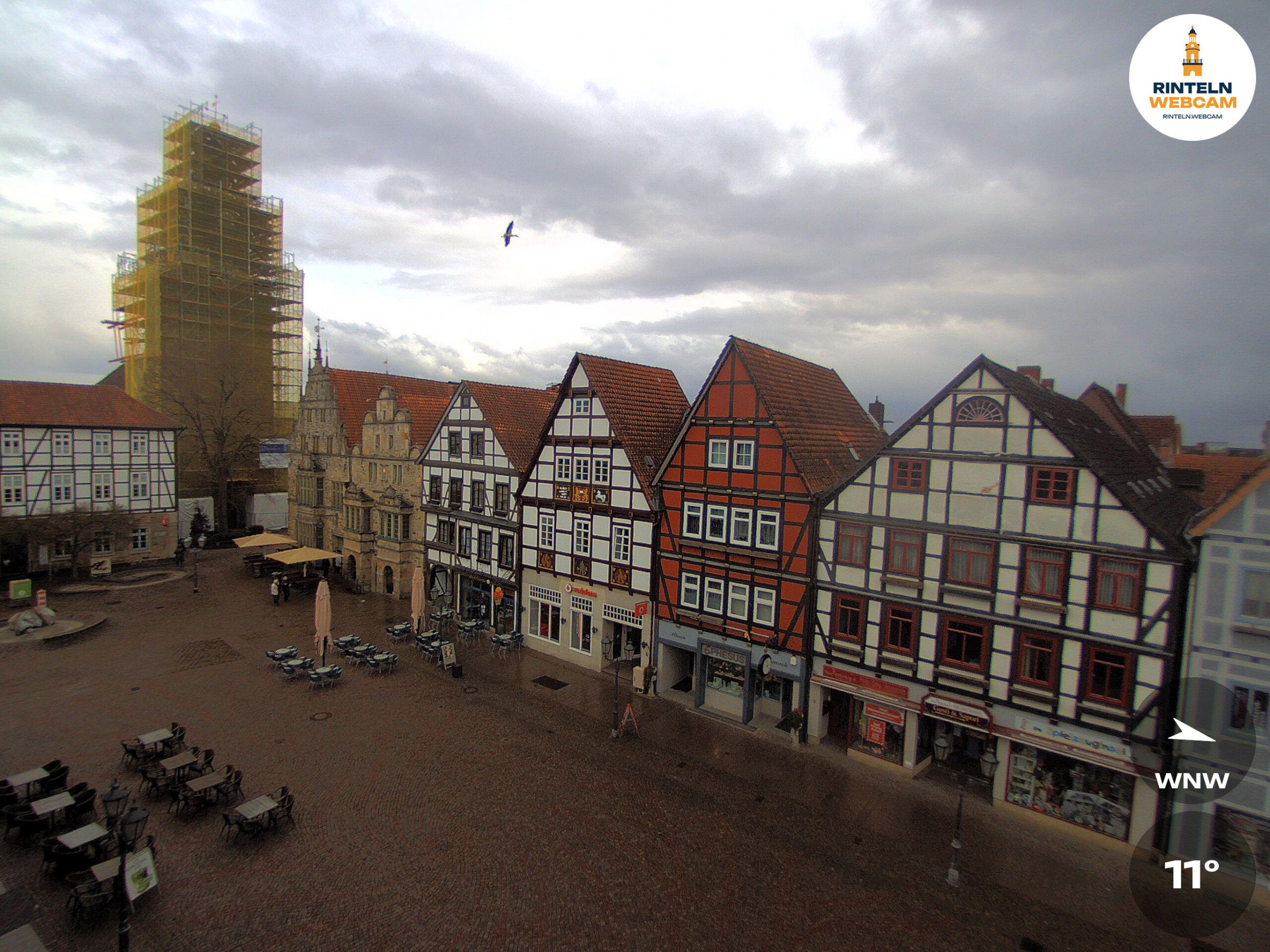 🕒 Update Rinteln (Sicht: Blick auf den Rintelner Marktplatz in Richtung St. Nikolai-Kirche) um 16:00 Uhr: 11,2°C.