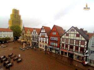 🕒 Update Rinteln (Sicht: Blick auf den Rintelner Marktplatz in Richtung St. Nikolai-Kirche) um 16:00 Uhr: 9°C.