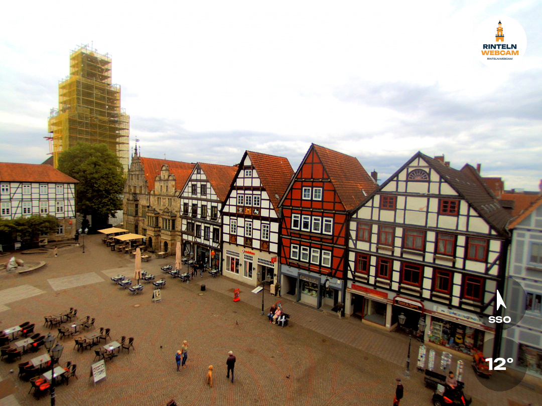 🕒 Update Rinteln (Sicht: Blick auf den Rintelner Marktplatz in Richtung St. Nikolai-Kirche) um 16:00 Uhr: 12,1°C.