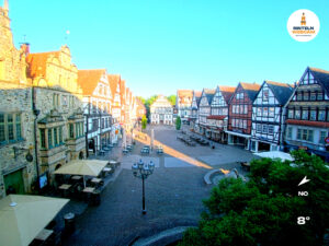 ☀️ Wetter Rinteln (Sicht: Blick auf den Rintelner Marktplatz aus Richtung Bürgerhaus): Heute bis 16,6°C. Sonnenuntergang heute erst um 21:02 Uhr.