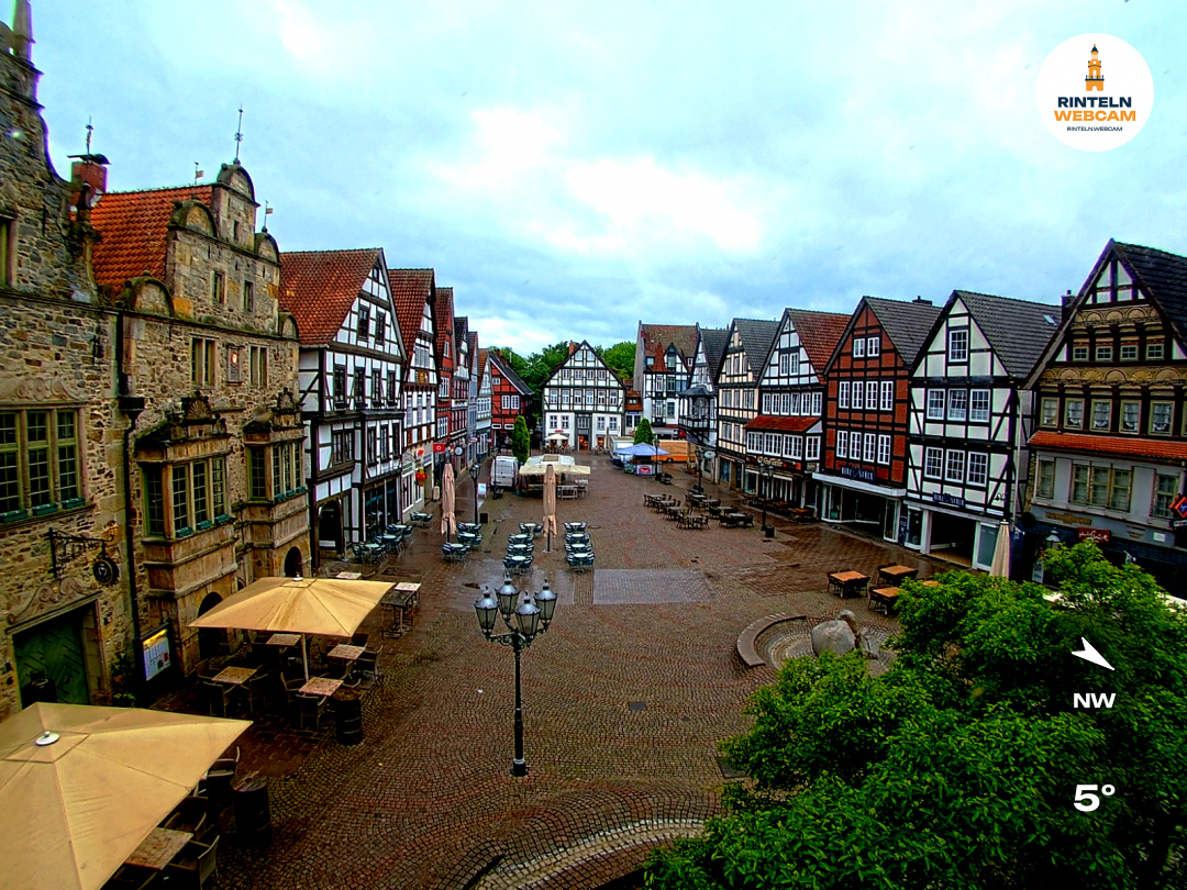 ☀️ Wetter Rinteln (Sicht: Blick auf den Rintelner Marktplatz aus Richtung Bürgerhaus): Heute bis 12,2°C. Sonnenuntergang heute erst um 21:07 Uhr.
