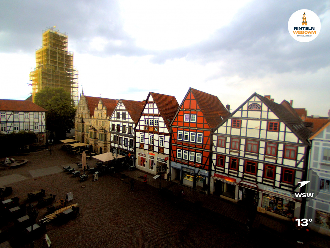 🕒 Update Rinteln (Sicht: Blick auf den Rintelner Marktplatz in Richtung St. Nikolai-Kirche) um 16:01 Uhr: 12,8°C.