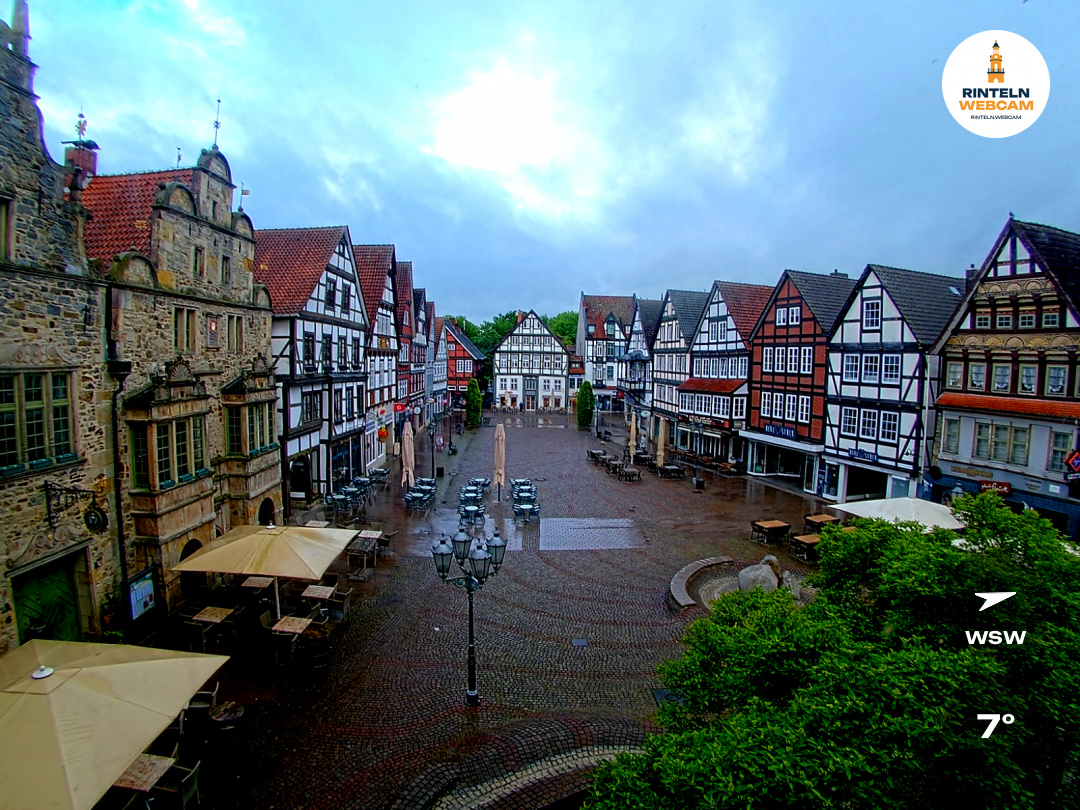 ☀️ Wetter Rinteln (Sicht: Blick auf den Rintelner Marktplatz aus Richtung Bürgerhaus): Heute bis 12,3°C. Sonnenuntergang heute erst um 21:13 Uhr.
