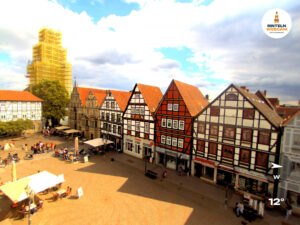 🕒 Update Rinteln (Sicht: Blick auf den Rintelner Marktplatz in Richtung St. Nikolai-Kirche) um 16:00 Uhr: 12°C.