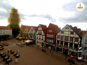 🕒 Update Rinteln (Sicht: Blick auf den Rintelner Marktplatz in Richtung St. Nikolai-Kirche) um 16:00 Uhr: 17,8°C.