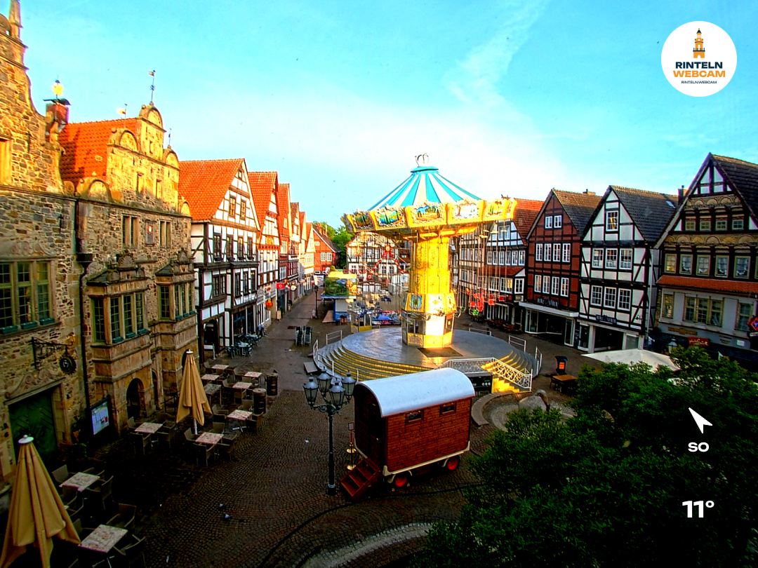 ☀️ Wetter Rinteln (Sicht: Blick auf den Rintelner Marktplatz aus Richtung Bürgerhaus): Heute bis 22,9°C. Sonnenuntergang heute erst um 20:52 Uhr.