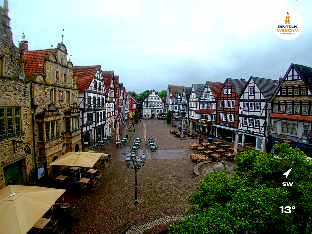 ☀️ Wetter Rinteln (Sicht: Blick auf den Rintelner Marktplatz aus Richtung Bürgerhaus): Heute bis 19,3°C. Sonnenuntergang heute erst um 21:21 Uhr.