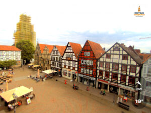 🕒 Update Rinteln (Sicht: Blick auf den Rintelner Marktplatz in Richtung St. Nikolai-Kirche) um 16:00 Uhr: 19°C.