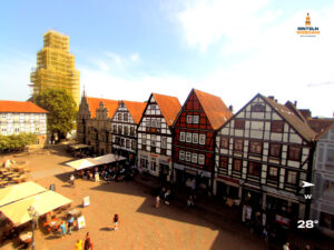 🕒 Update Rinteln (Sicht: Blick auf den Rintelner Marktplatz in Richtung St. Nikolai-Kirche) um 16:00 Uhr: 27,8°C.